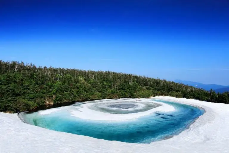 Kagami Numa 3 - Featured