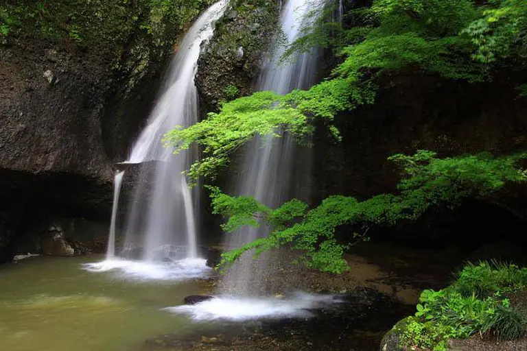Japan’s Most Popular Waterfalls With Hidden Views From Behind 4