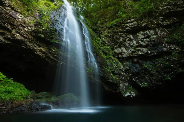 Japan’s Most Popular Waterfalls With Hidden Views From Behind 6 Featured
